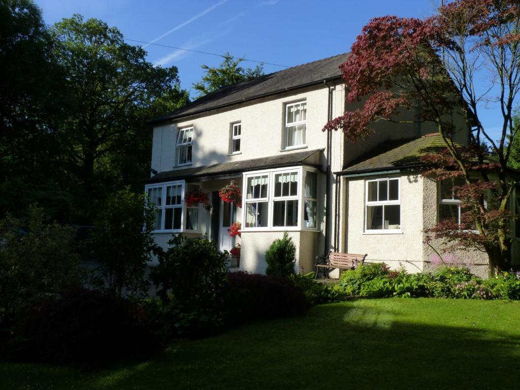 Lyndhurst Guest House Ulverston Dış mekan fotoğraf